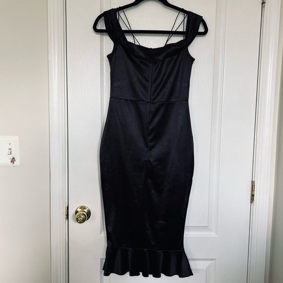 NWOT AX Paris satin one shoulder cut out maxi dress in black - Picture 13 of 13